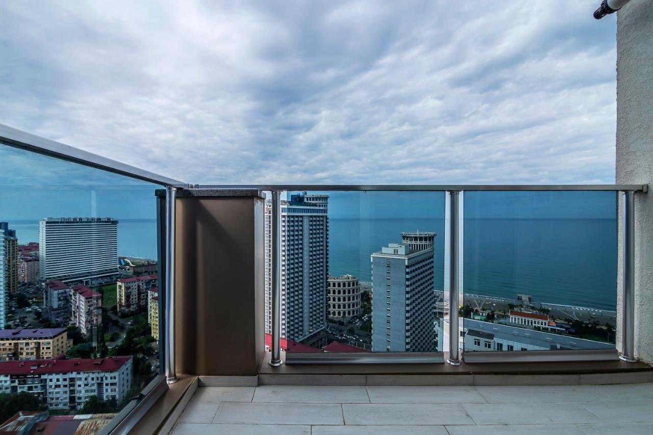 G-Point Apartment Batumi Bagian luar foto