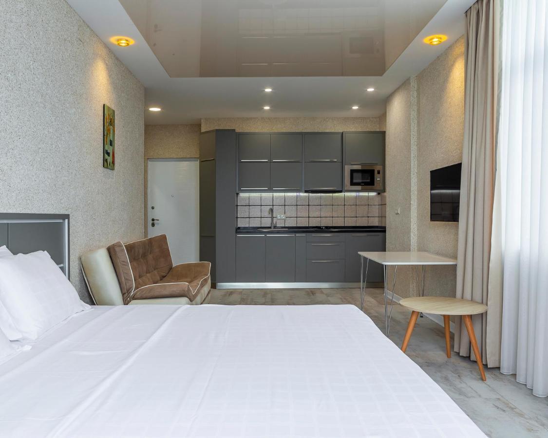 G-Point Apartment Batumi Bagian luar foto